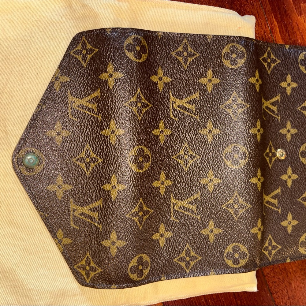 Louis Vuitton Brown Monogram Wallet - Picture 9 of 9
